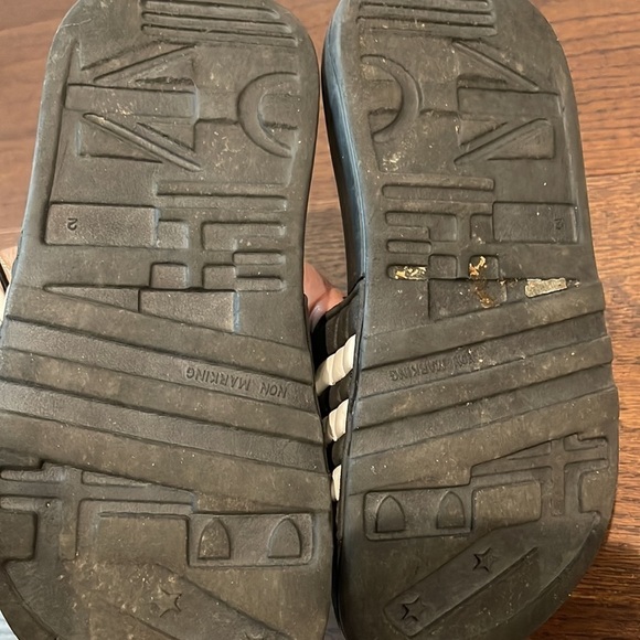 Adidas Kids Slides Size 2 - Picture 3 of 3